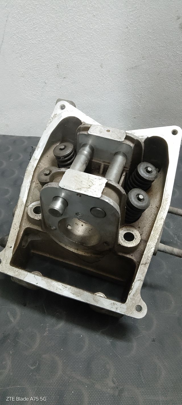 Testata con valvole Aprilia Scarabeo Atlantic 500