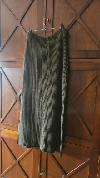 Falda larga elástica verde oliva