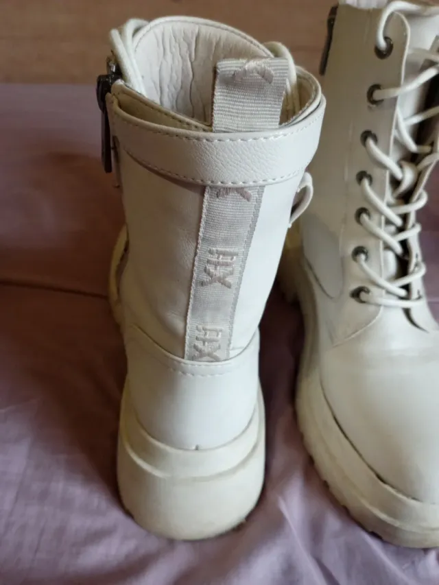 Botas blancas con cordones, cremallera , marca est