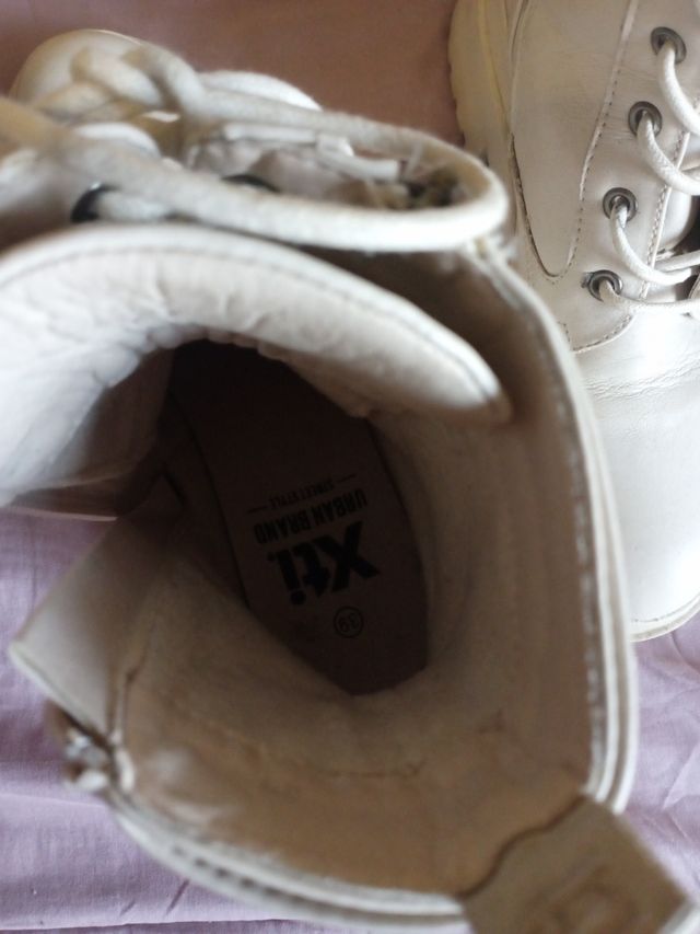 Botas blancas con cordones, cremallera , marca est