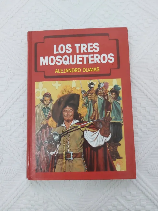 Los Tres Mosqueteros (Novelas Famosas) (Spanish...