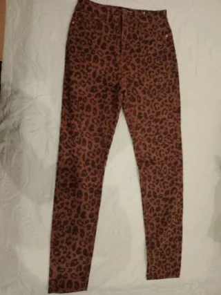 Pantalón estampado leopardo marrón