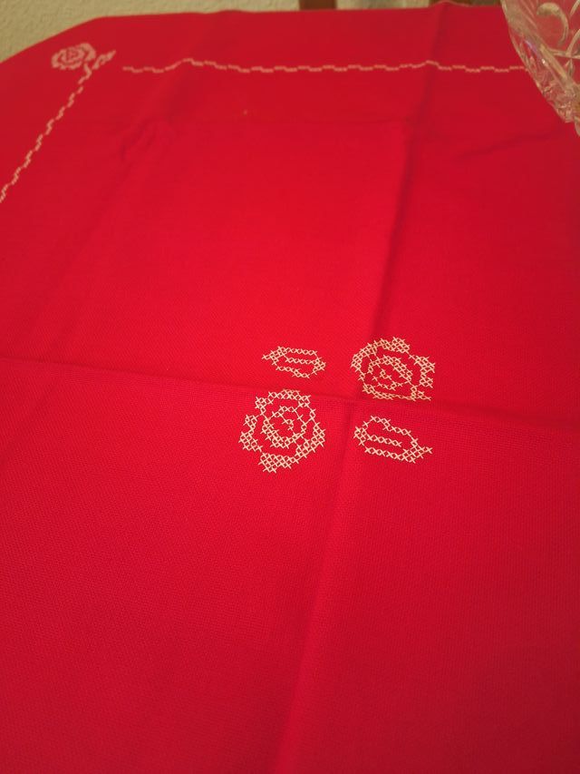 Mantel rojo Navidad bordado punto de cruz