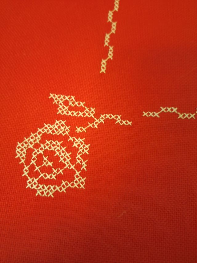 Mantel rojo Navidad bordado punto de cruz