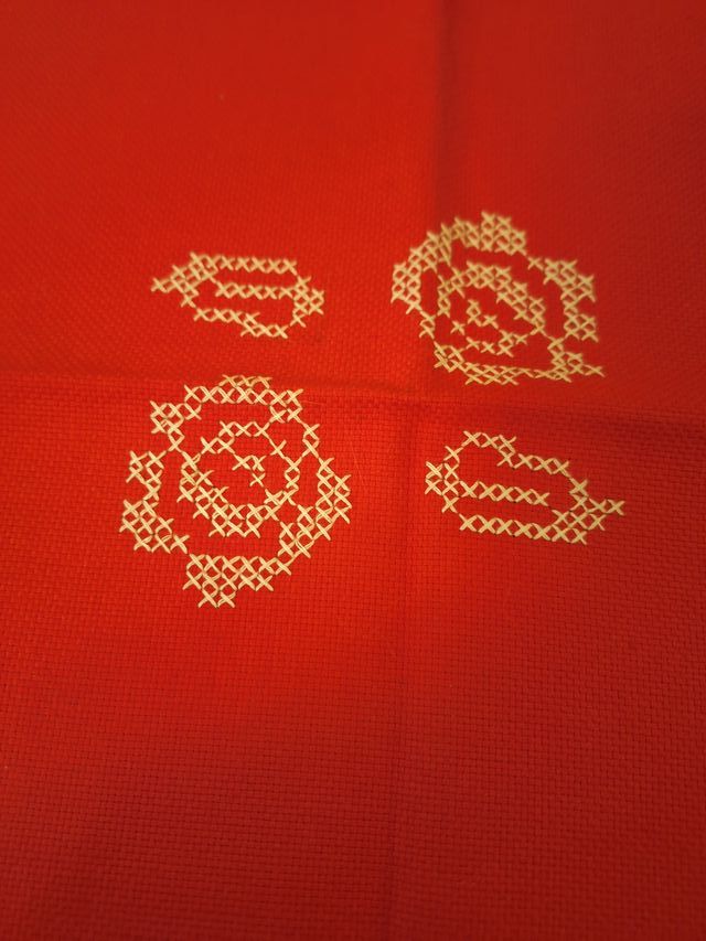 Mantel rojo Navidad bordado punto de cruz