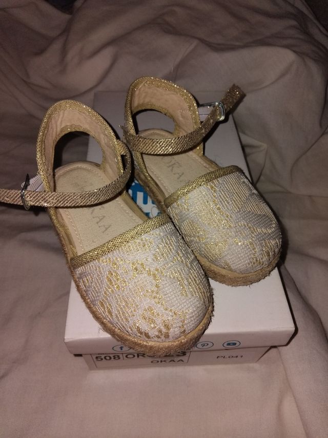 Espardeñas doradas OKAA niña