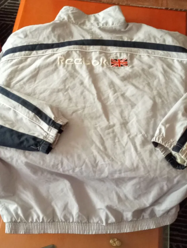 48h Lunes 
Chaqueta Reebok forro Talla XL