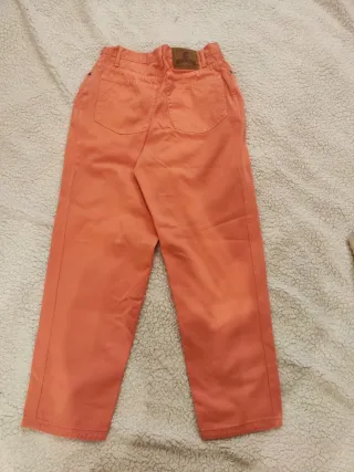 Pantalón vaquero rosa con cremallera
