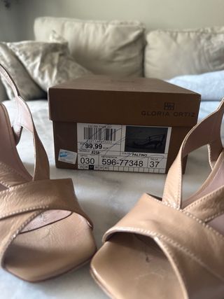 Sandalias charol Gloria Ortiz beige
