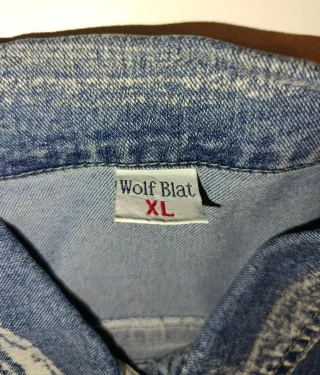 Chaqueta vaquera fina desgastada