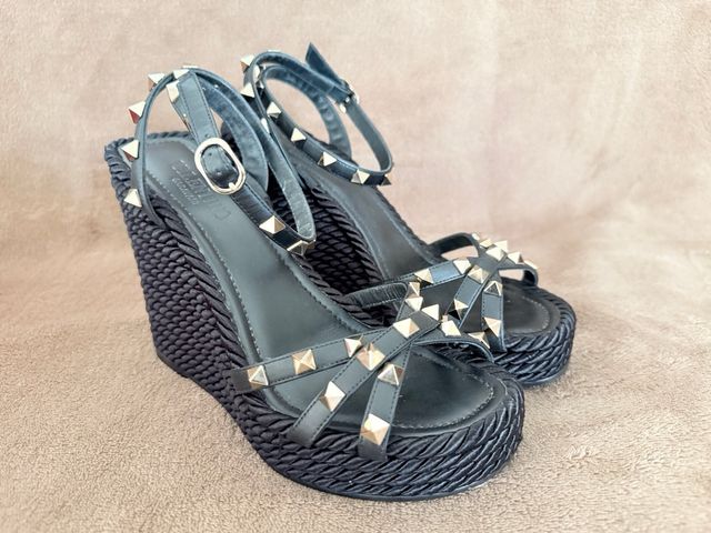 Valentino Garavani Sandali Zeppa Neri Oro