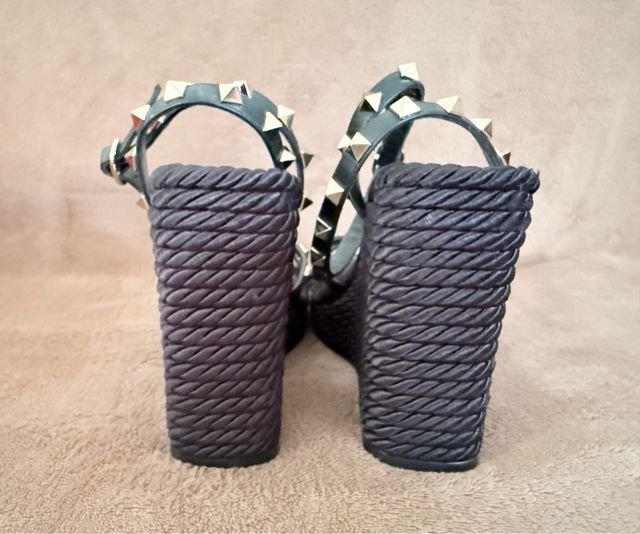 Valentino Garavani Sandali Zeppa Neri Oro