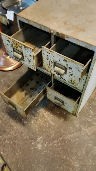 Cajonera de metal. 2a OPORTUNITAT.