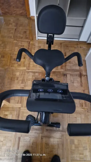 Bicicleta estática con extensores de brazos,