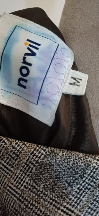 Americana cuadros marrones y multicolor