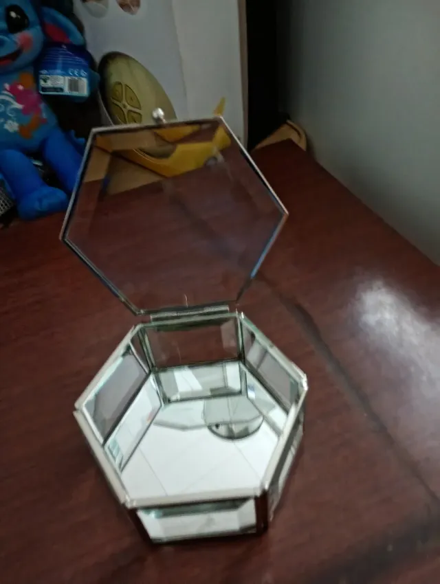 Joyero de cristal hexagonal