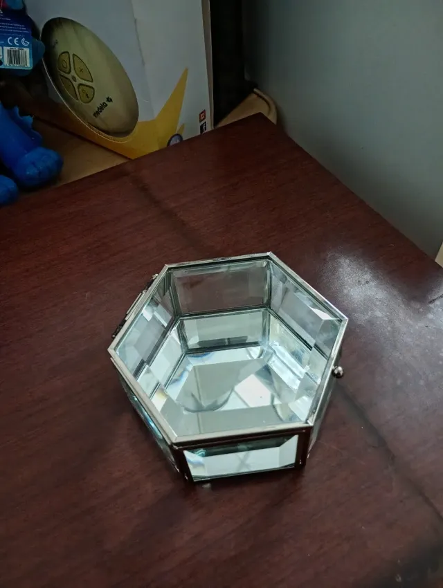 Joyero de cristal hexagonal