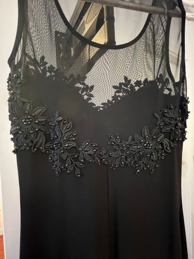 Vestido longo preto com pedraria