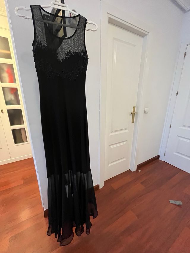 Vestido longo preto com pedraria