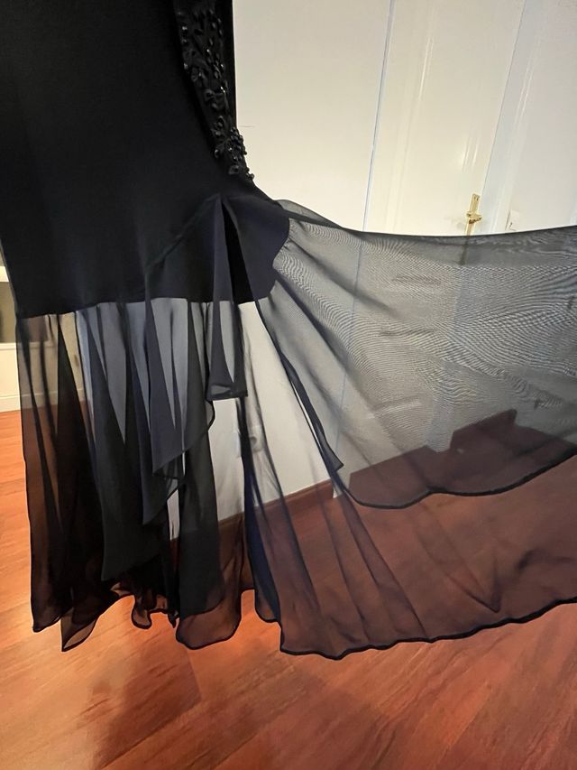 Vestido longo preto com pedraria