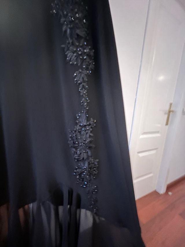Vestido longo preto com pedraria