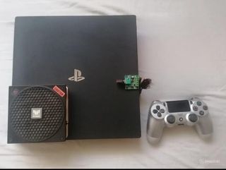 PS4 Pro Negra + Mando Plata