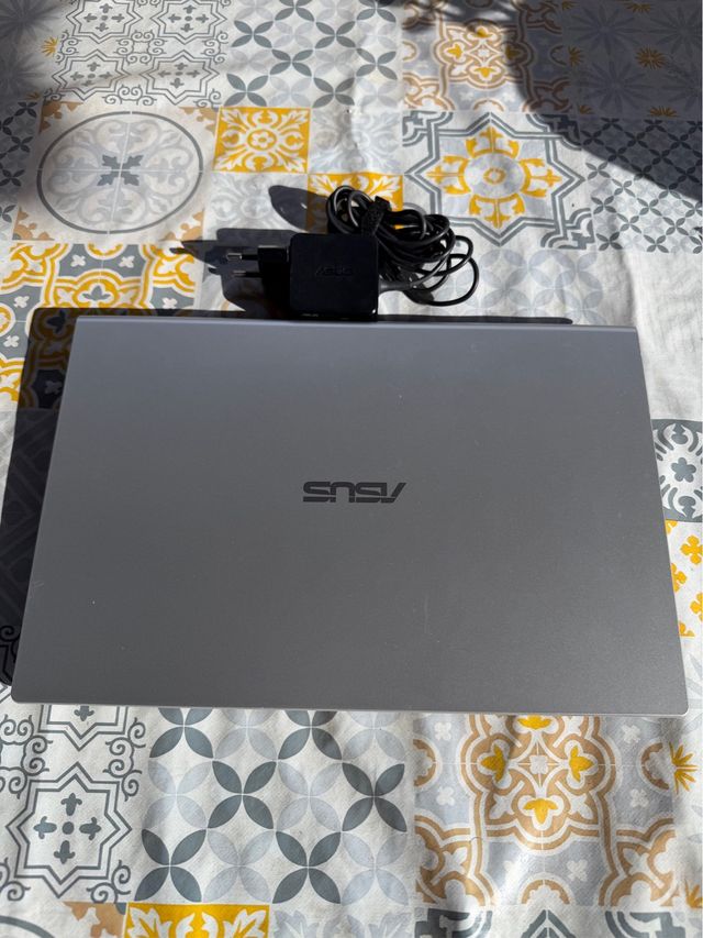 ASUS VivoBook 14 i5 8GB RAM Gris