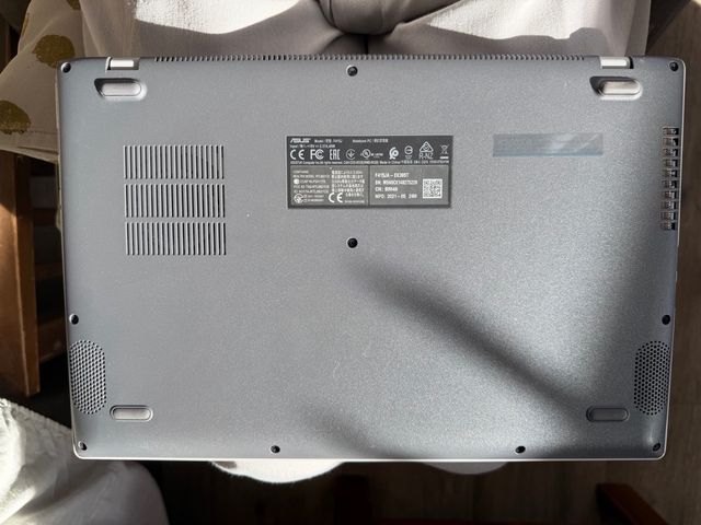 ASUS VivoBook 14 i5 8GB RAM Gris