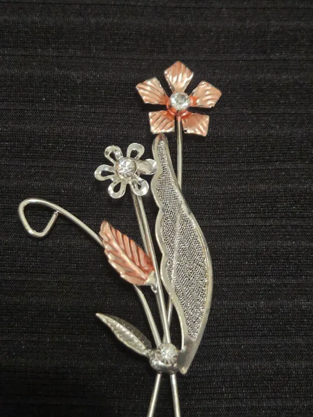 Broche flores plata y rosa