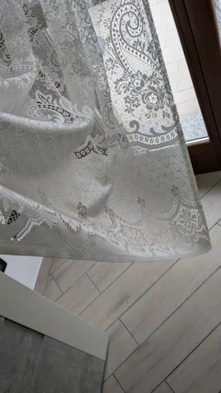 Tende in pizzo bianche