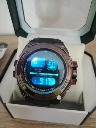 Reloj Digital Deportivo Negro y Plateado