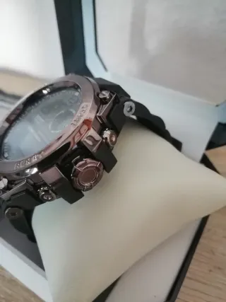 Reloj Digital Deportivo Negro y Plateado