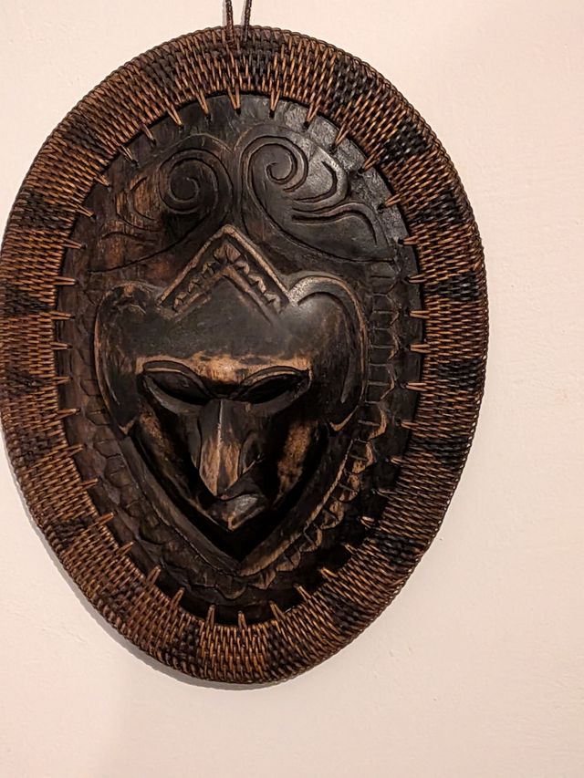 Máscara tribal madera y mimbre