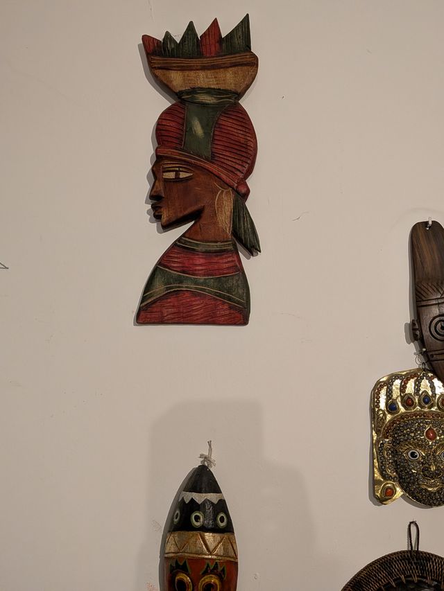 Máscara tribal madera y mimbre