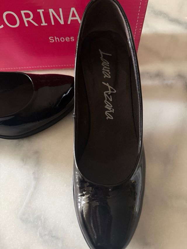 Zapatos tacón charol CORINA negros