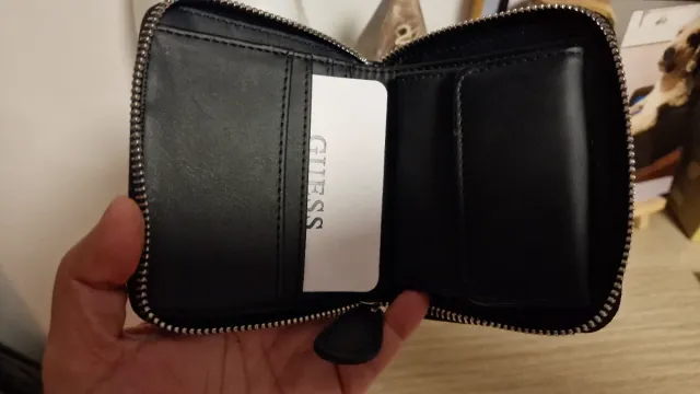 Monedero Guess Negro y Plateado