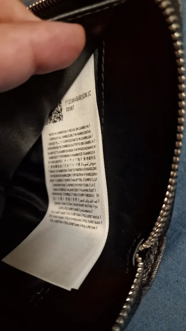 Monedero Guess Negro y Plateado