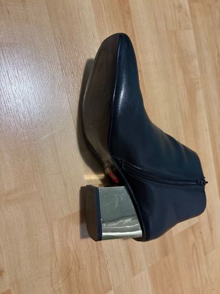 Botines piel negros Mango tacón plateado