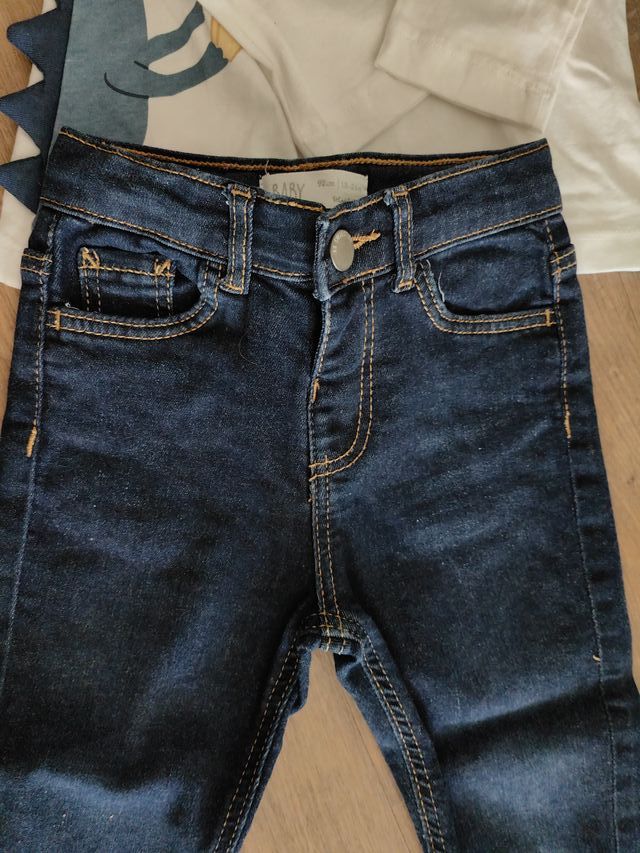 Conjunto bebé: Camiseta y pantalón vaquero