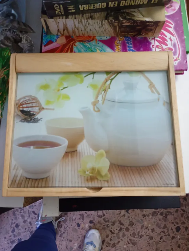 Caja de madera con tapa de cristal