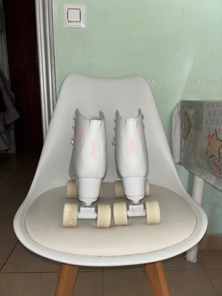 PATINES ARTÍSTICOS BLANCOS Y ROSAS