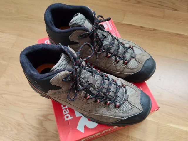 Botas Hi-Tec Trekking Marrones y Negras