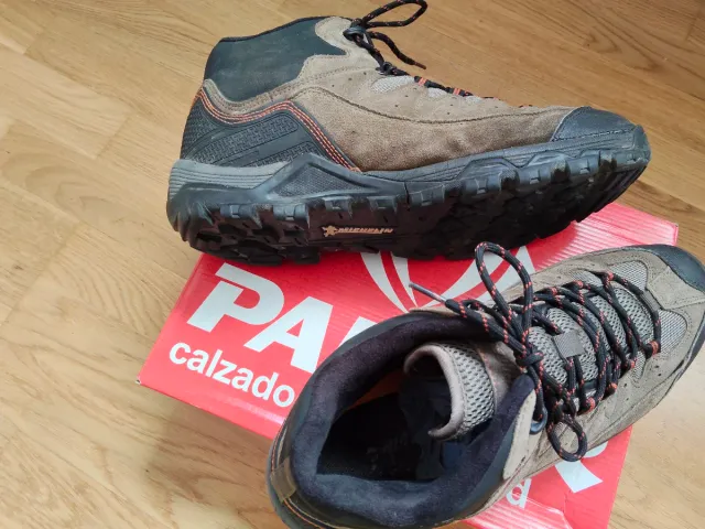 Botas Hi-Tec Trekking Marrones y Negras