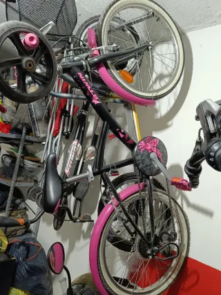 Bicicleta niña rosa y negra