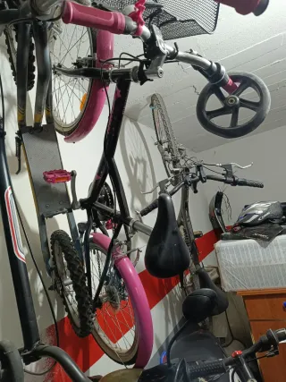 Bicicleta niña rosa y negra