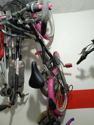 Bicicleta niña rosa y negra