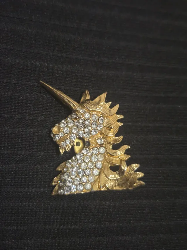 Broche Unicornio Dorado con Cristales