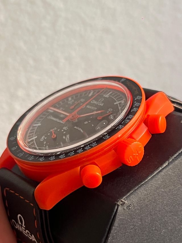 Omega x Swatch Misión to Lava