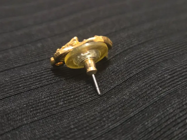 Pin elefante pequeño con pedrería