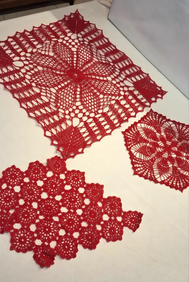 Centrotavola uncinetto rosso